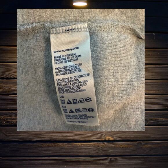 Tommy Hilfiger Gray V-Neck Sweater Women's Size 2X - Classic & Comfortable! - Picture 5 of 6